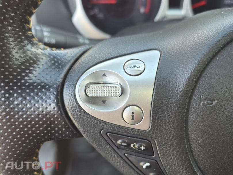 Nissan Juke 1.6 DIG-T Tekna Premium Ext.1 Yellow S. — fotografia 23