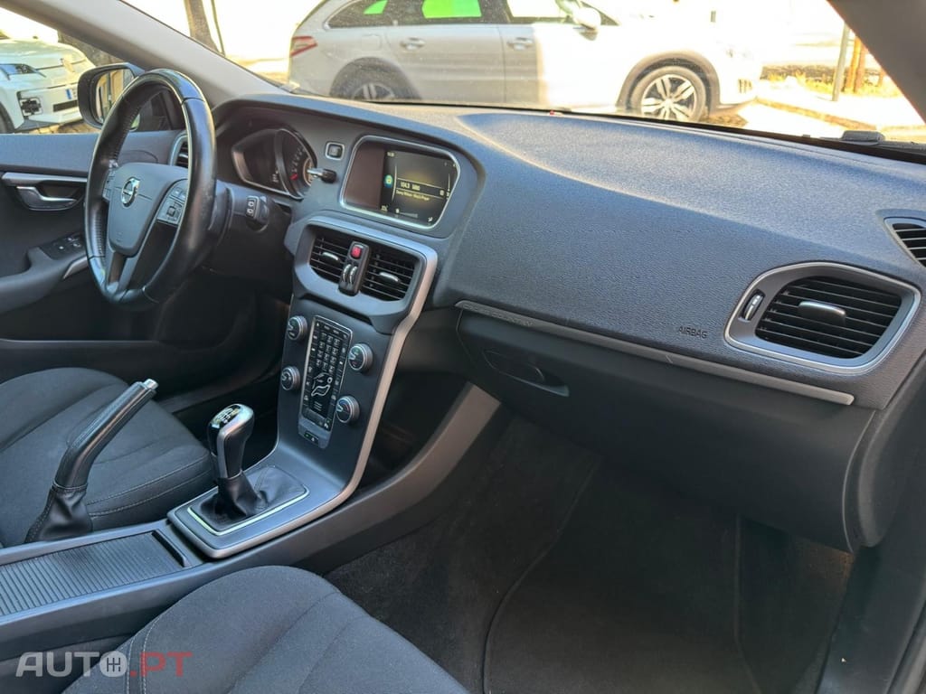 Volvo V40 Cross Country 2.0 D2 Momentum