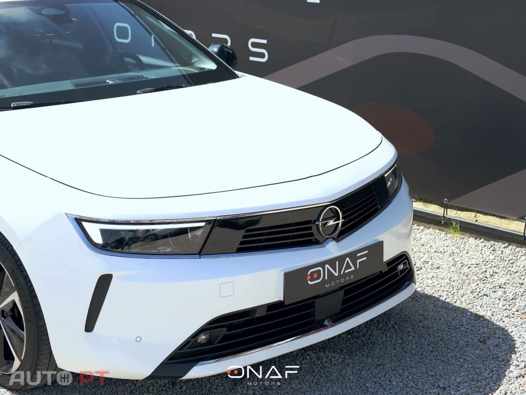 Opel Astra 1.2 T-Elegance 130Cv