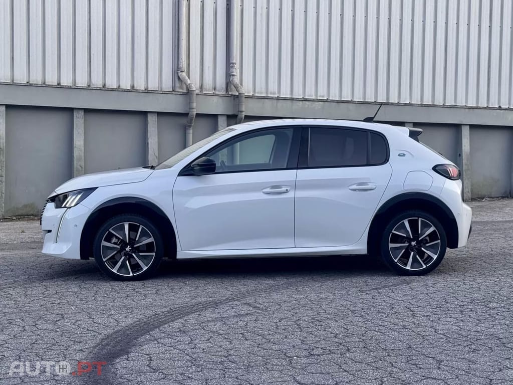 Peugeot E-208 50 kWh GT