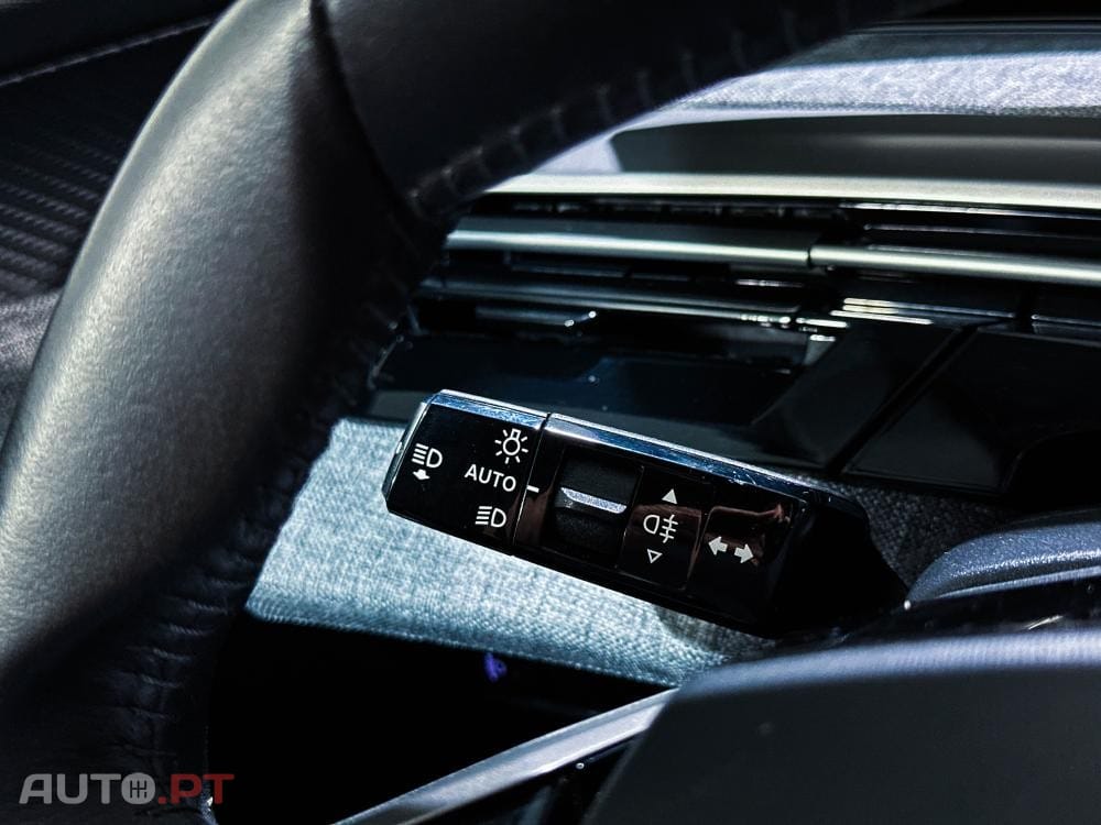Peugeot 3008 1.2 Hybrid Allure e-DCS6