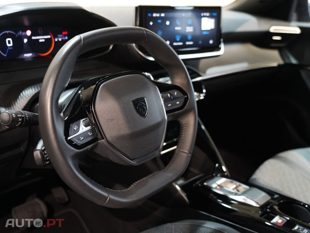 Peugeot 2008 1.2 Hybrid Allure e-DCS6