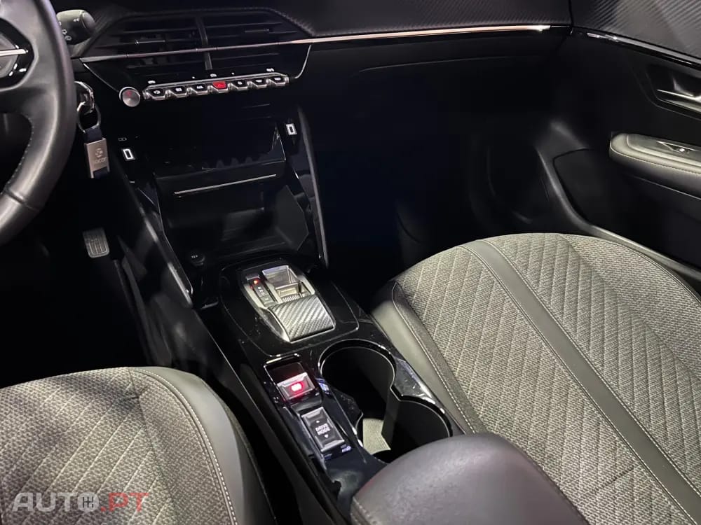 Peugeot 208 1.2 Hybrid Allure e-DCS6