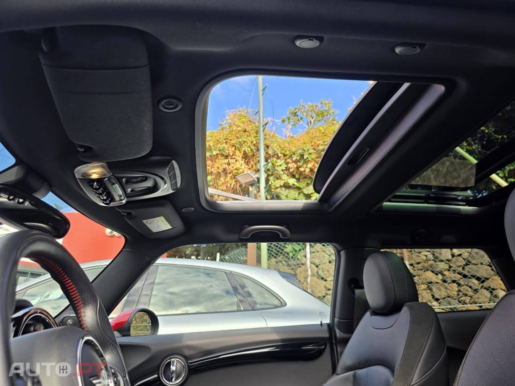 MINI Cooper John Cooper Works Auto Desportiva