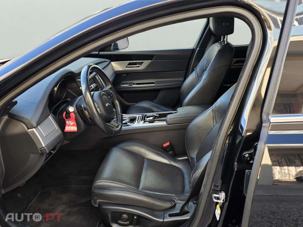 Jaguar XF 2.0 D Portfolio Aut.