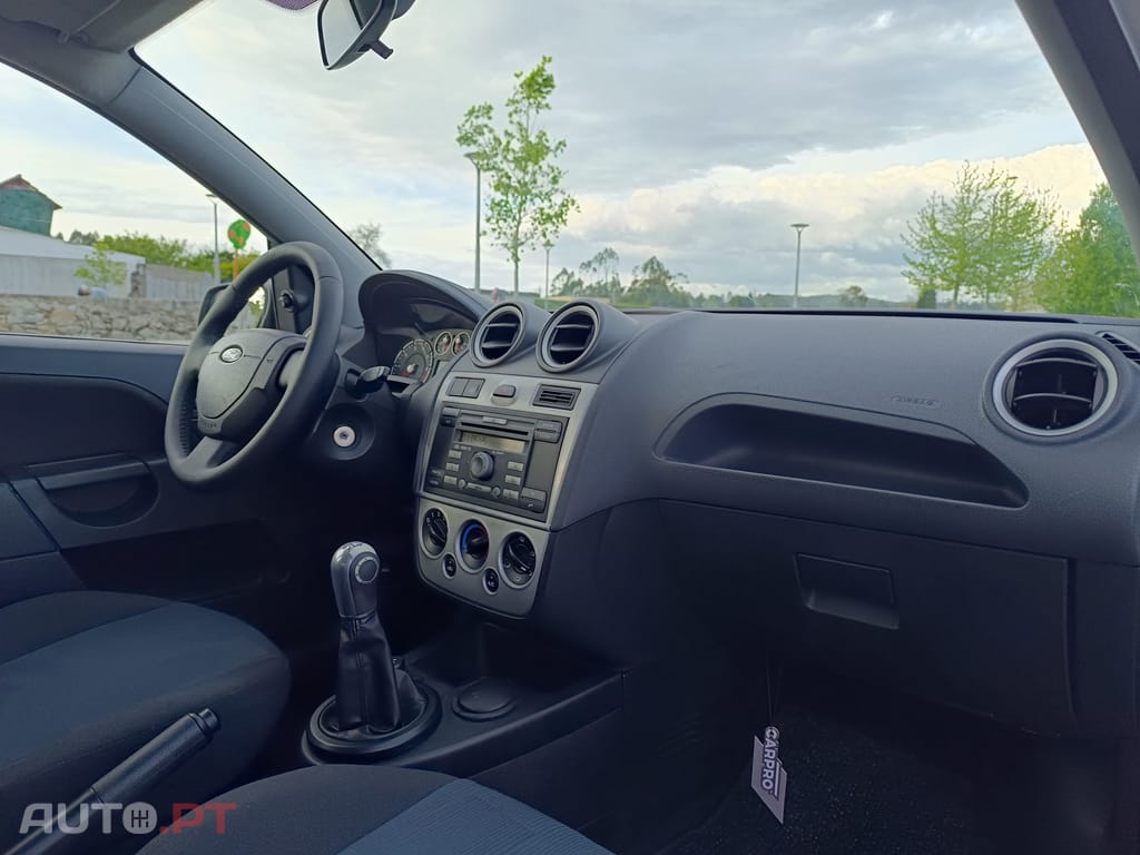 Ford Fiesta 1.25 First Edition - Um dono