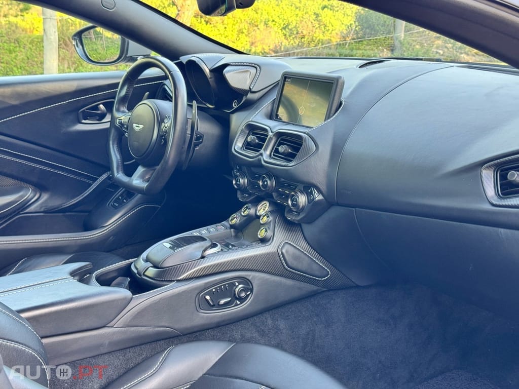 Aston Martin Vantage Coupé V8