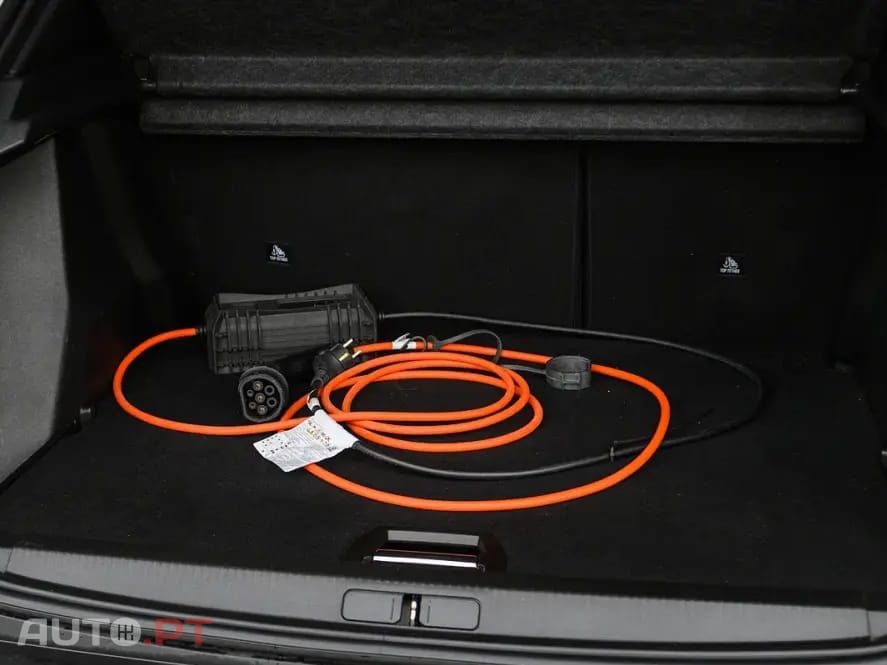 Peugeot E-2008 50 kWh Allure Pack