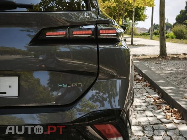 Peugeot 308 1.6 Hybrid Allure Pack e-EAT8 — fotografia 15