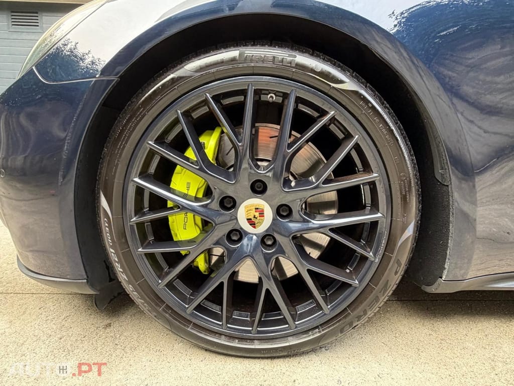 Porsche Panamera 4 E-Hybrid Platinum Edition