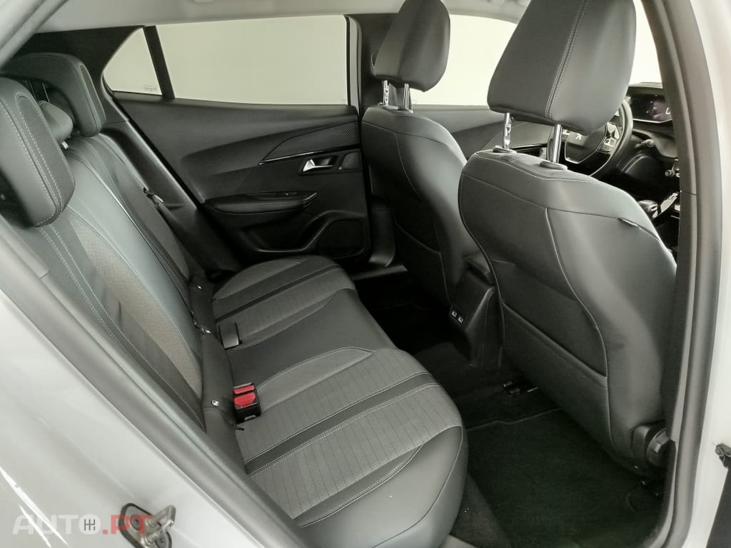 Peugeot 2008 1.5 BlueHDi Allure Pack