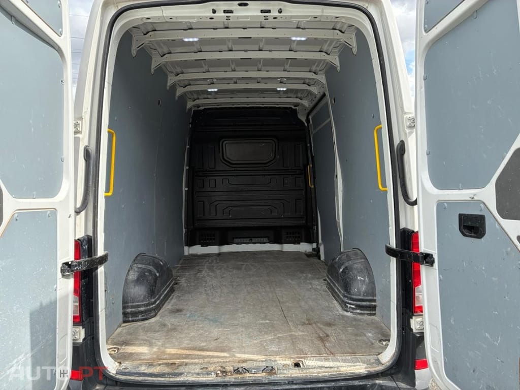Volkswagen Crafter 35 2.0 TDI L3H3 Business