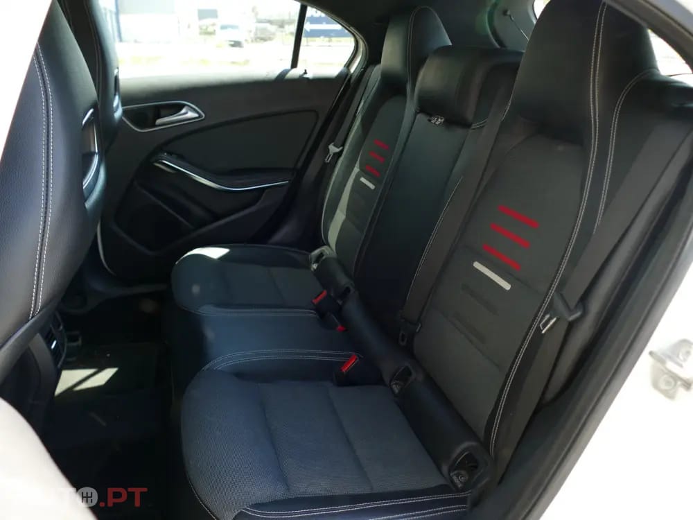 Mercedes-Benz A 180 d AMG Line