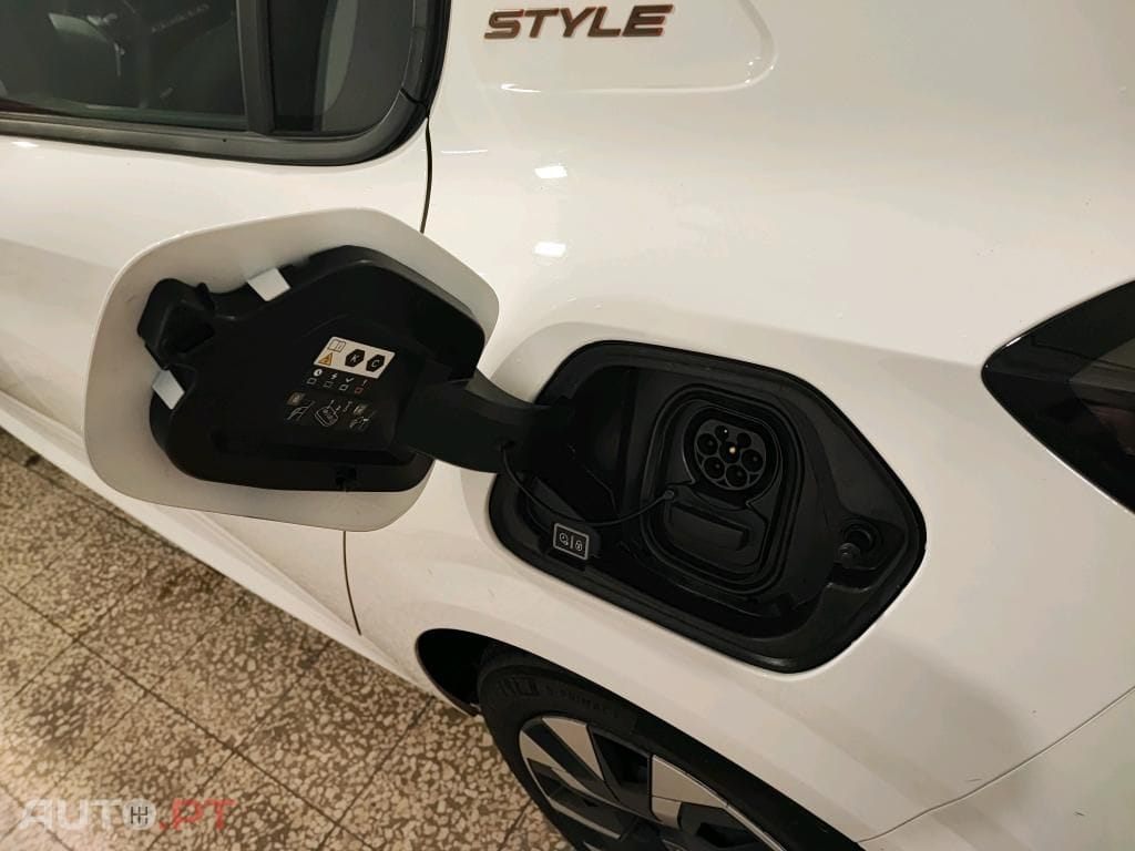 Peugeot E-208 50 kWh Style