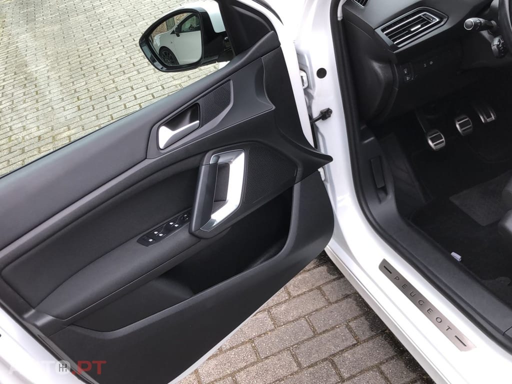 Peugeot 308 1.6 BlueHDi Active J17