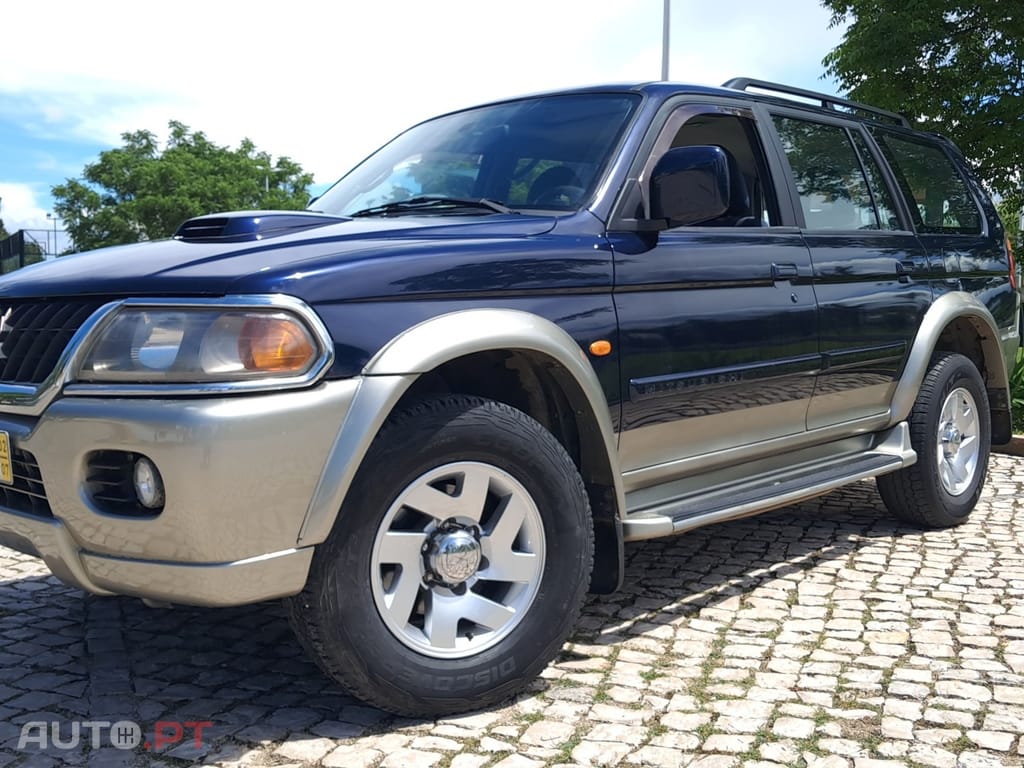 Mitsubishi Pajero Sport 2.5 TD GLS