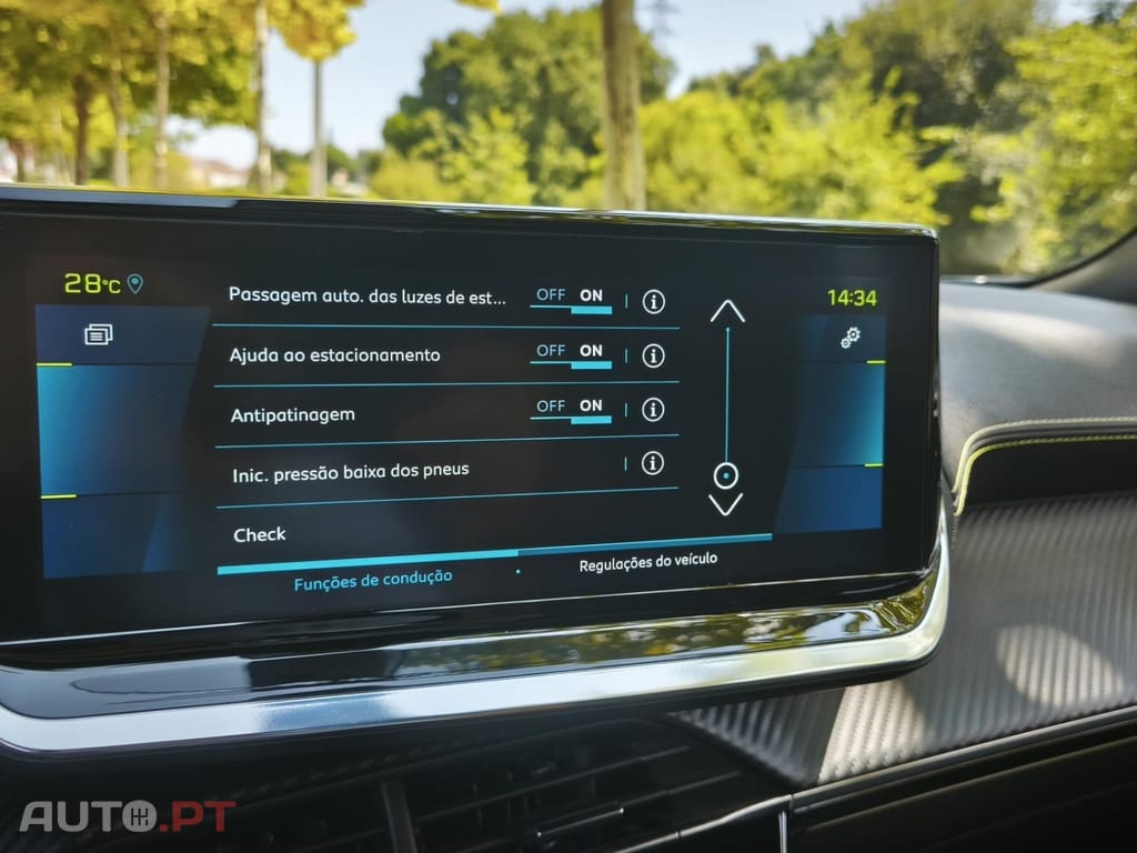 Peugeot e-2008 50 kWh GT — fotografia 17