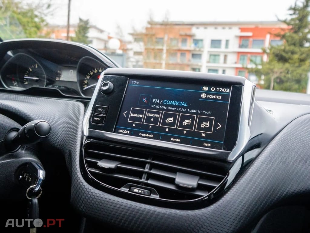 Peugeot 2008 PureTech 110 GPF Stop&Start EAT6 Signature