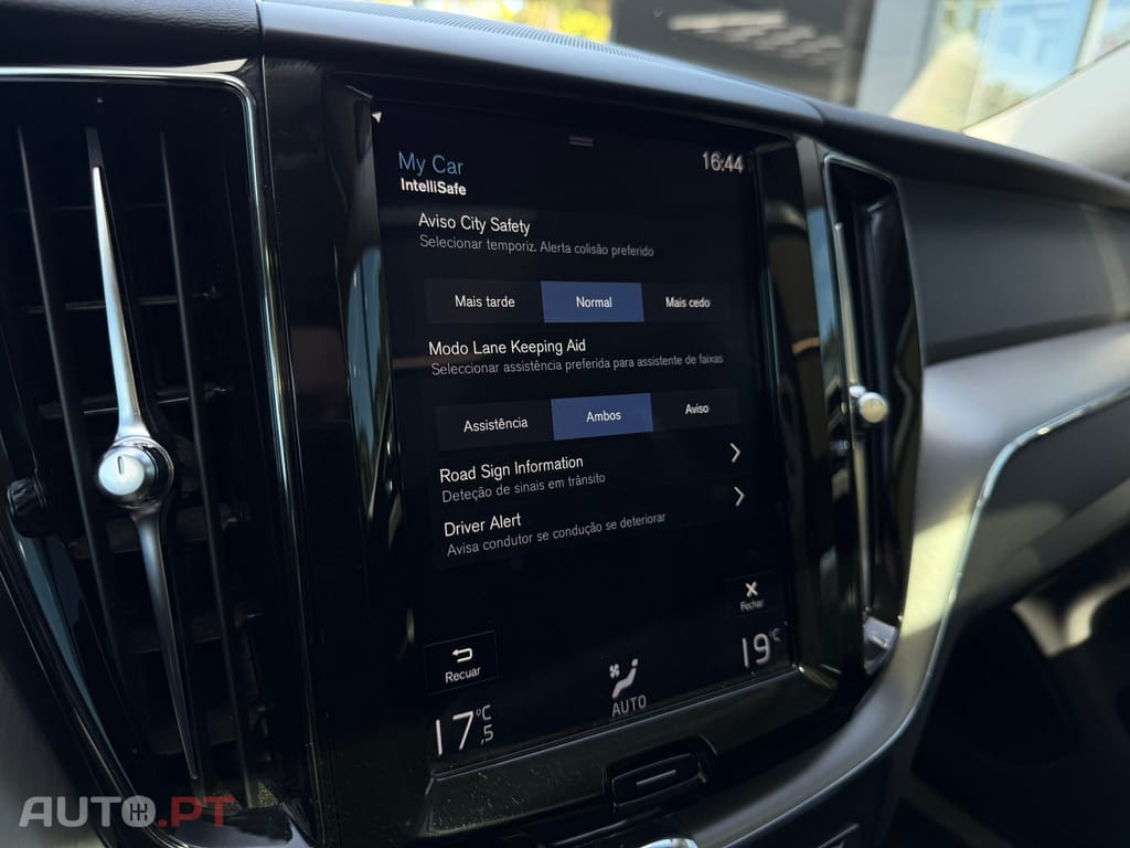 Volvo XC60 2.0 T8 PHEV Momentum Plus AWD