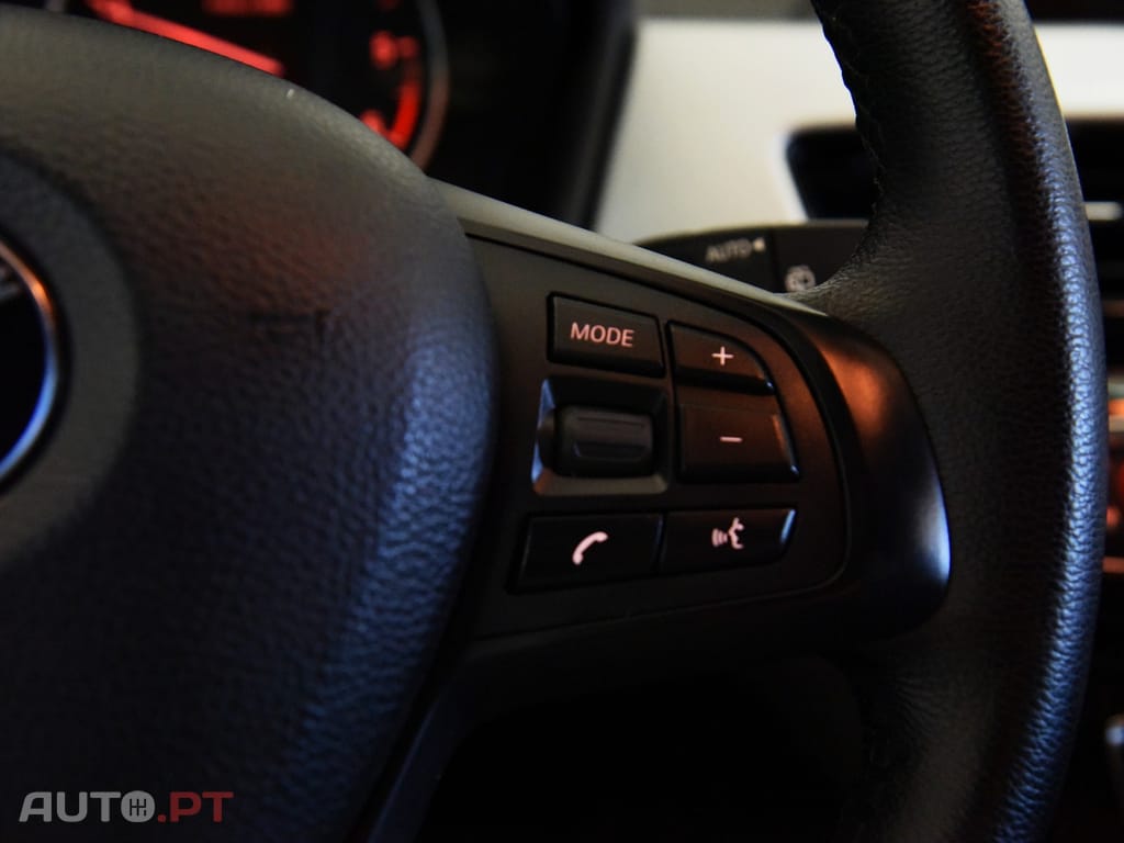 BMW X1 16 d sDrive Advantage — fotografia 17
