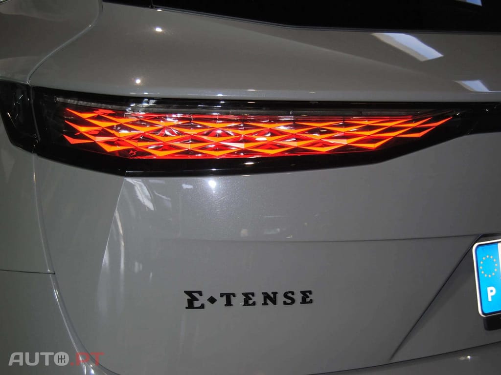 DS DS7 E-Tense Performance Line