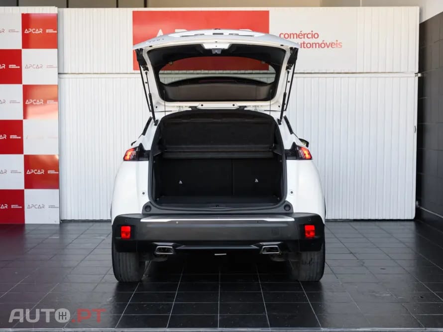 Peugeot 2008 1.2 PureTech Allure EAT8