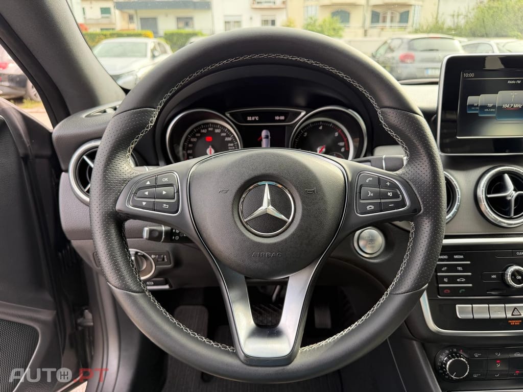 Mercedes-Benz CLA 180 d Shooting Brake Urban Aut. — fotografia 20