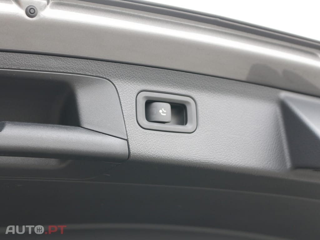Mercedes-Benz A 250 e AMG Line