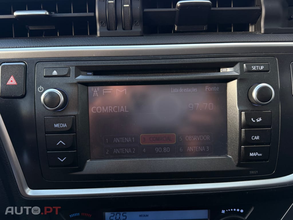 Toyota Auris Outro
