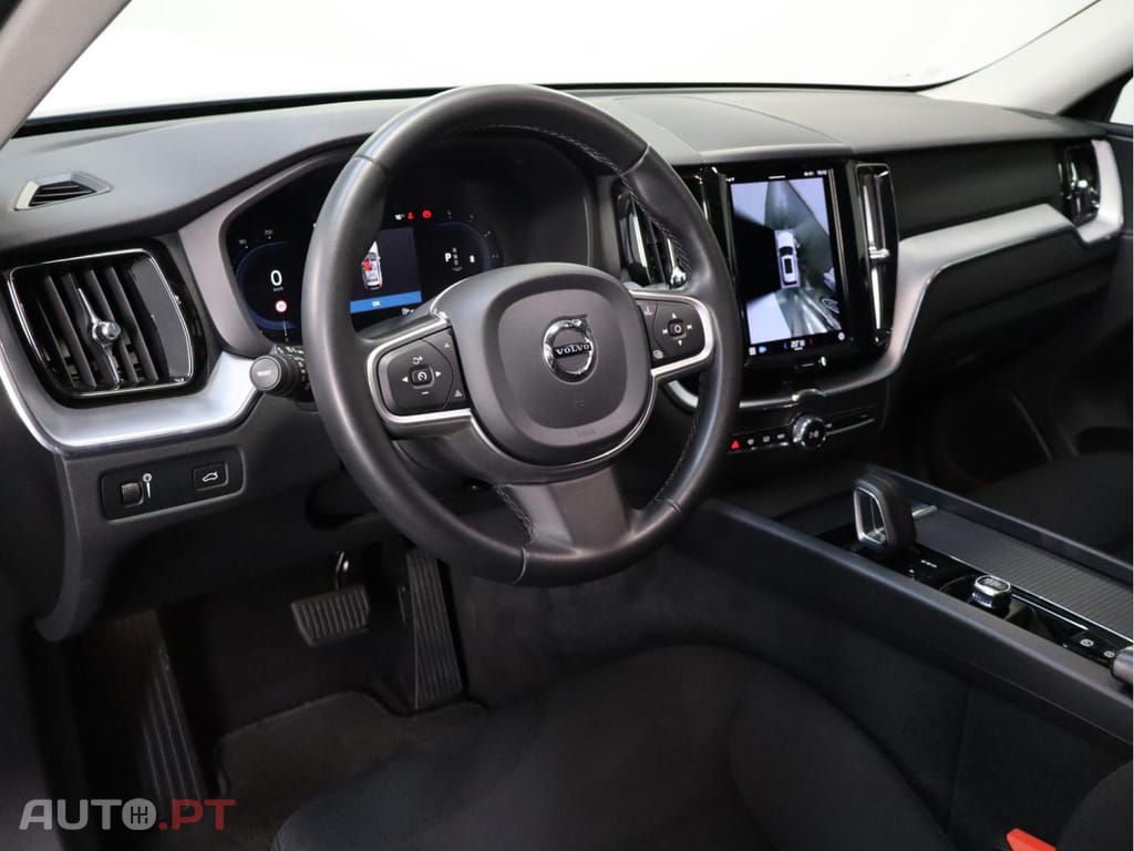 Volvo XC60 2.0 B4  Momentum Plus 