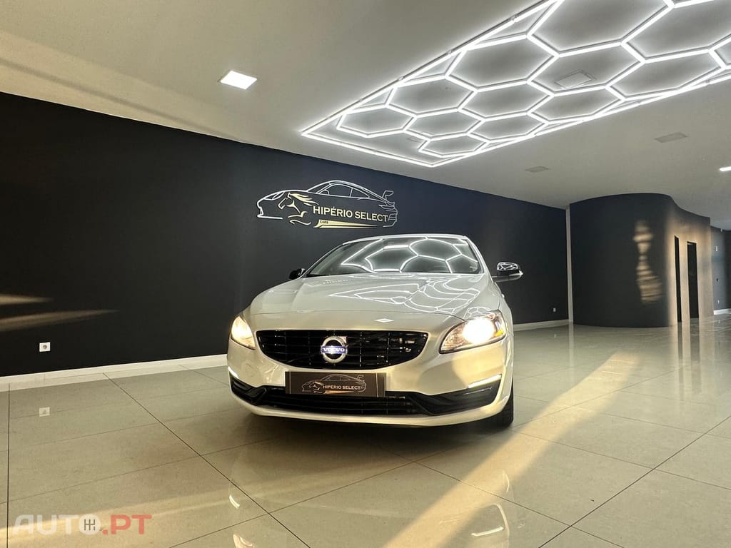 Volvo V60 2.0 D4 Momentum Eco
