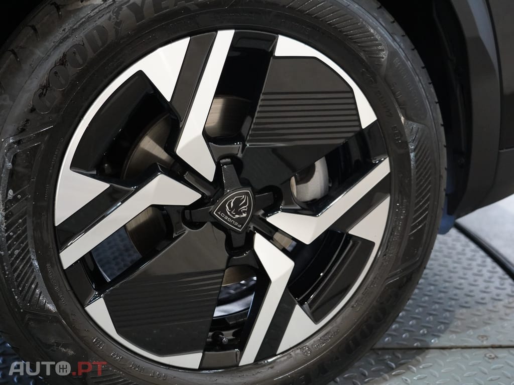 Peugeot 2008 1.2 PureTech Allure EAT8