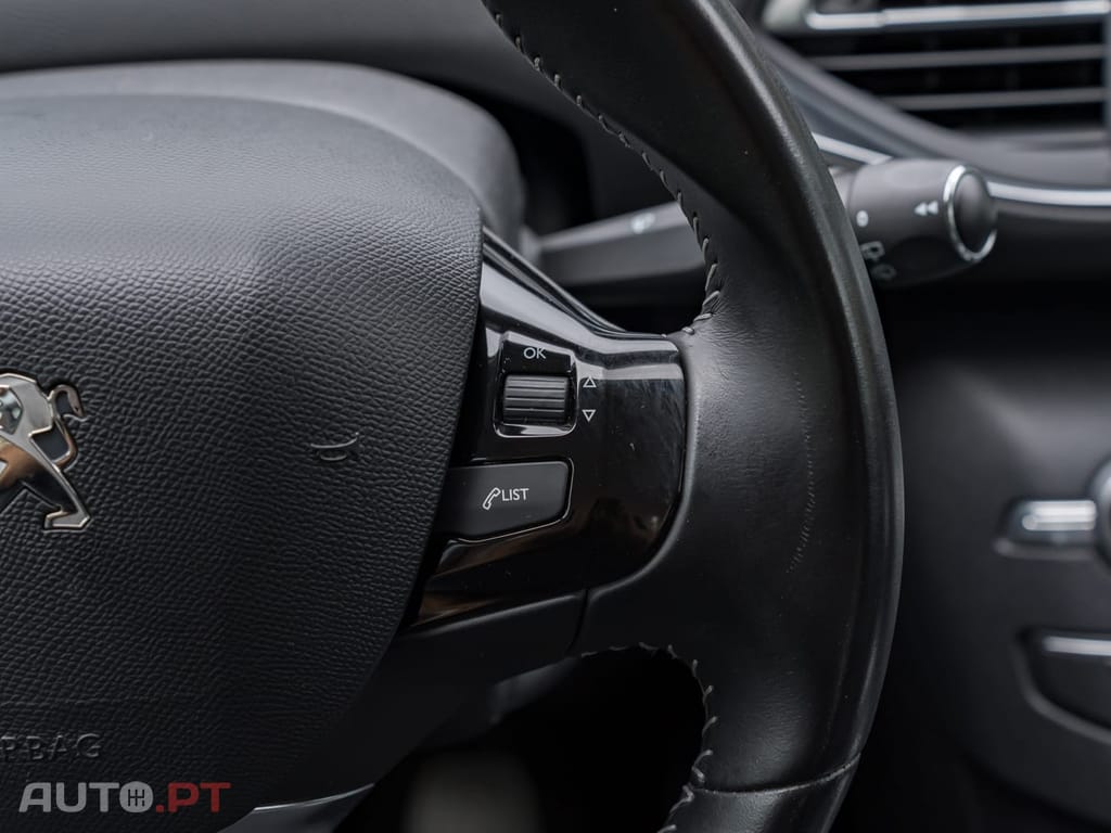 Peugeot 308 1.2 PureTech Allure J17