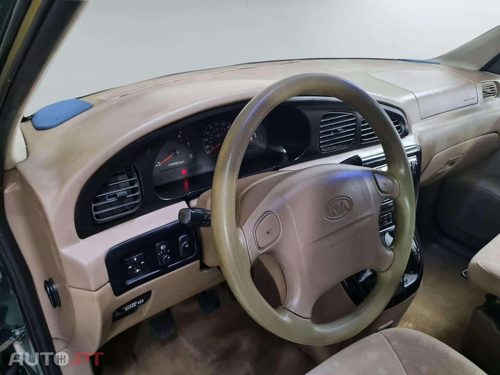Kia Carnival LS