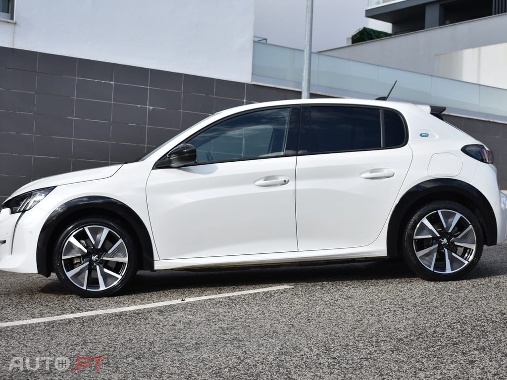 Peugeot E-208 50 kWh GT