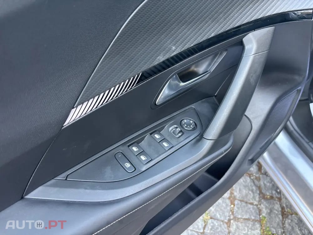 Peugeot 2008 Hybrid 145 e-DSC Allure