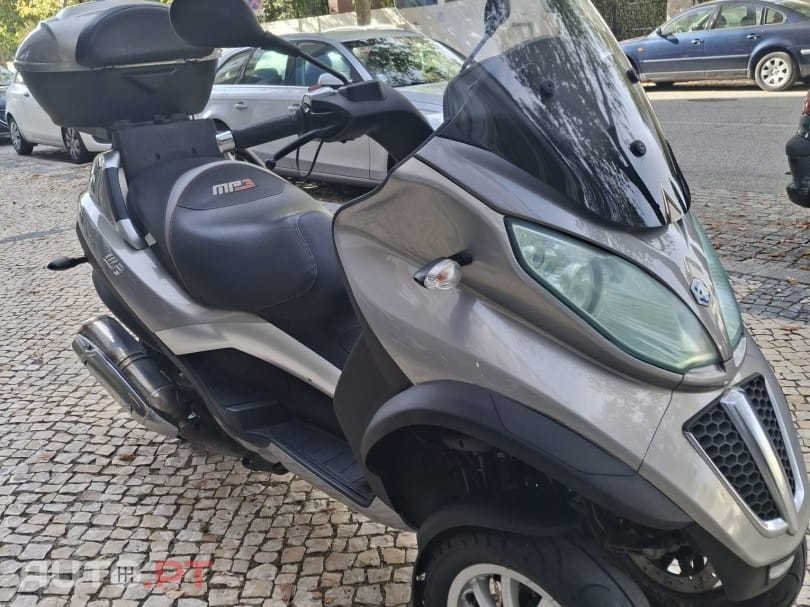 Piaggio MP3 500