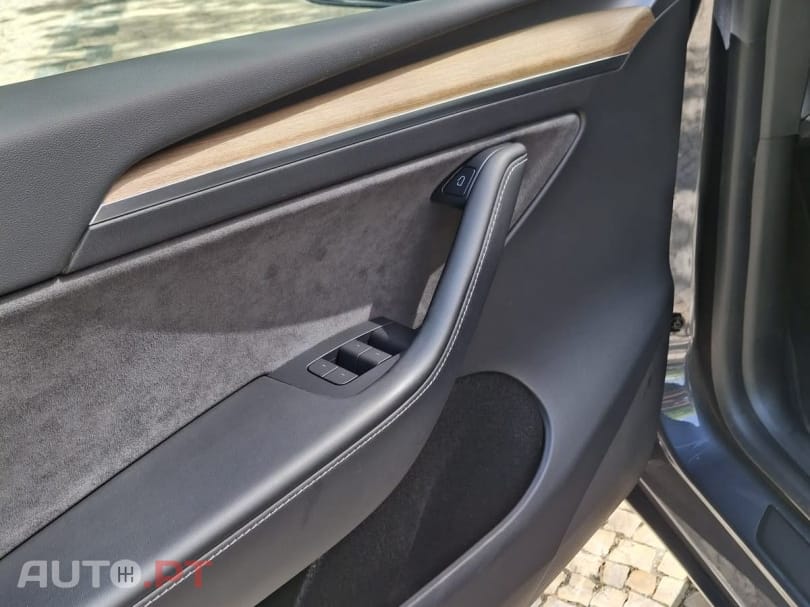 Tesla Model Y Long Range Tração Integral