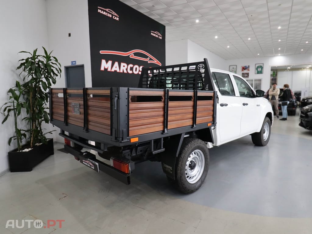Toyota Hilux 2.4 D-4D 4WD CD CH