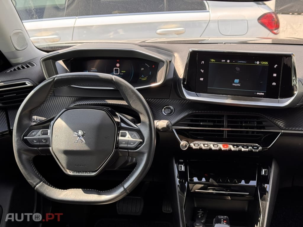 Peugeot E-2008 50 kWh Active Pack
