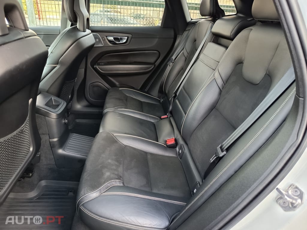 Volvo XC60 2.0 T8 PHEV R-Design AWD