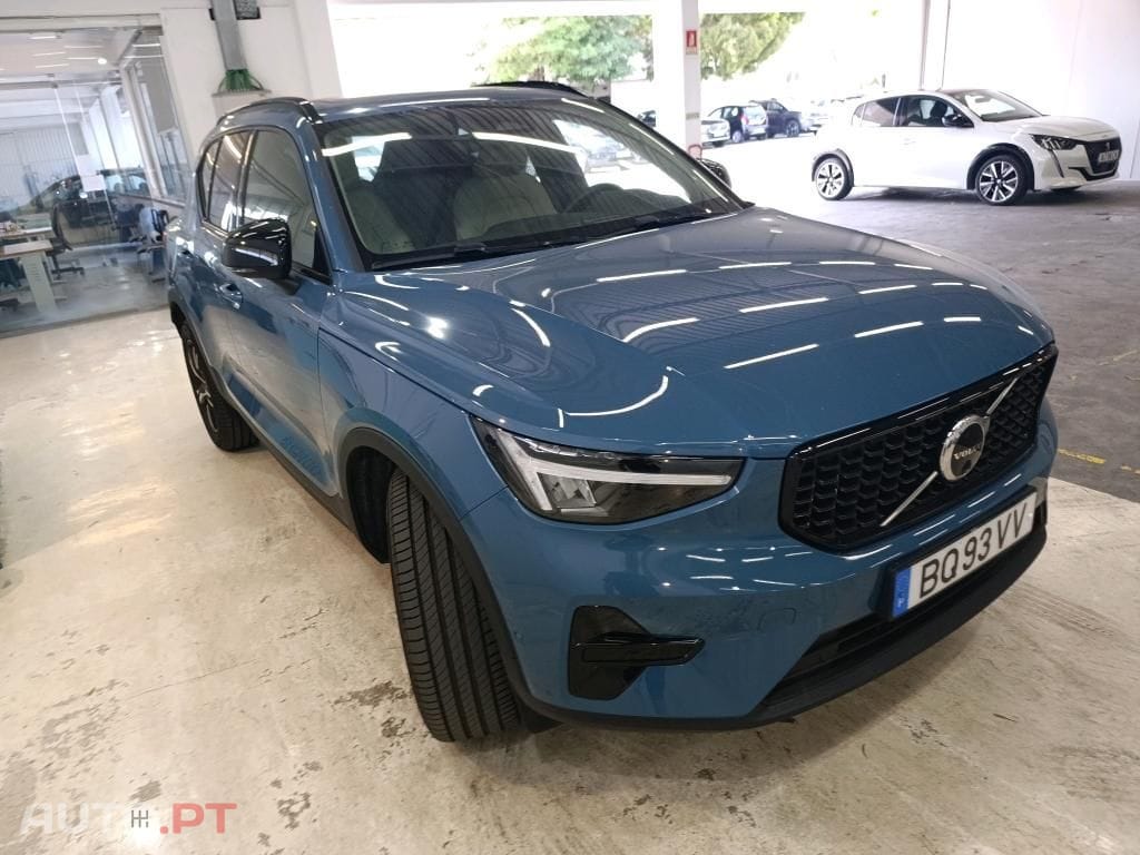 Volvo XC40 2.0 B3 Plus Dark