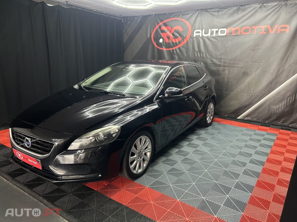 Volvo V40 1.6 D2 Eco Momentum — fotografia 3