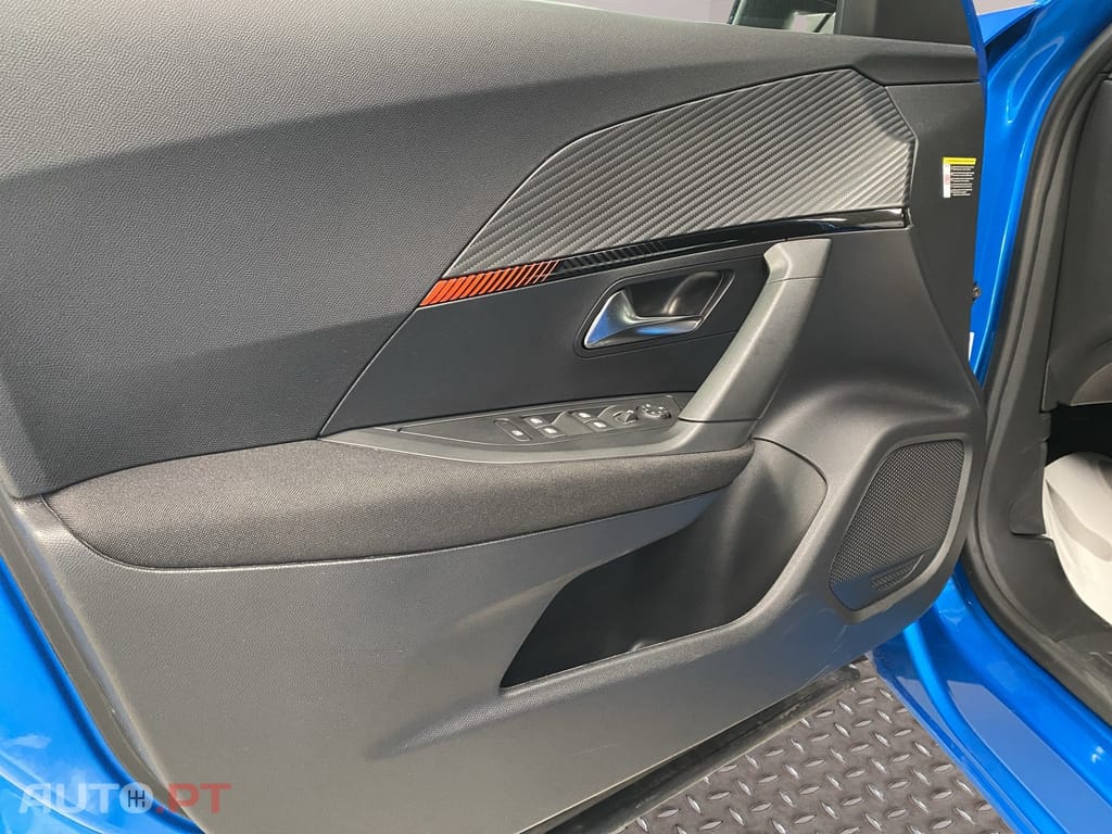 Peugeot E-2008 50 kWh Active Pack