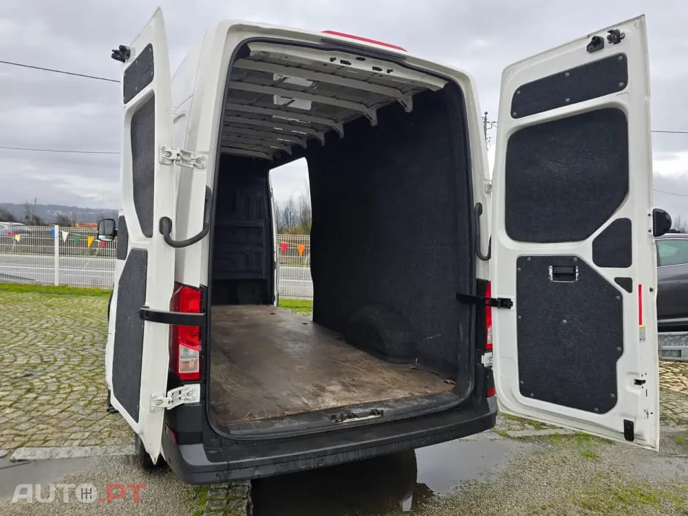 Volkswagen Crafter 35 2.0 TDI L3H3 Médio Tecto Alto