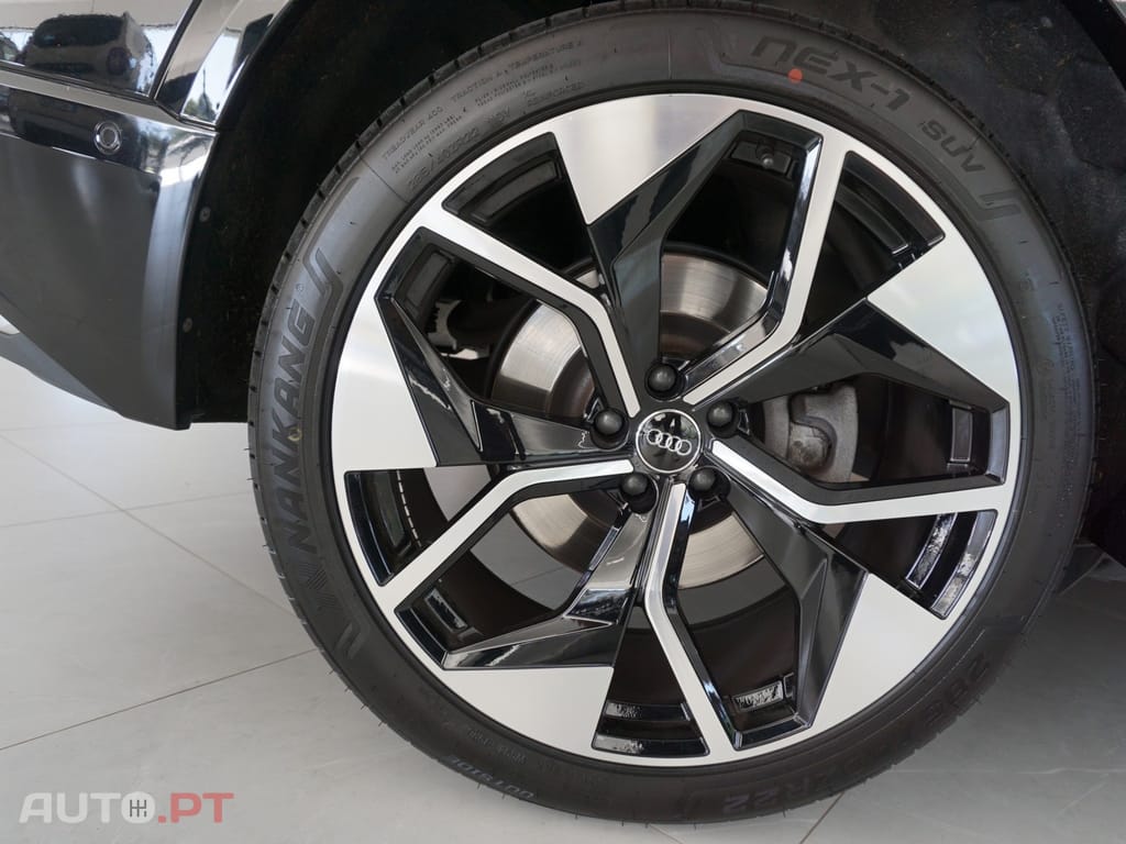 Audi Q8 55 TFSIe quattro Tiptronic competition plus