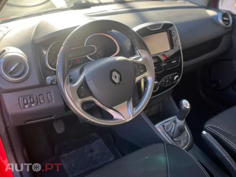 Renault Clio Sport Tourer Energy dCi 90 Start & Stop Luxe — fotografia 7