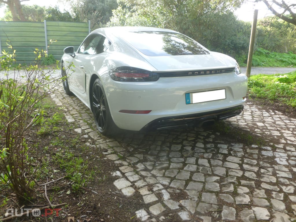 Porsche Cayman 718 2.0