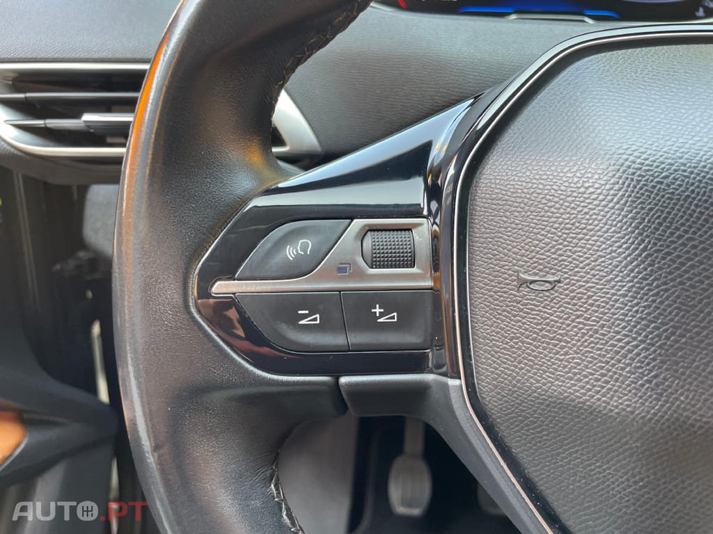 Peugeot 3008 1.2 ALLURE