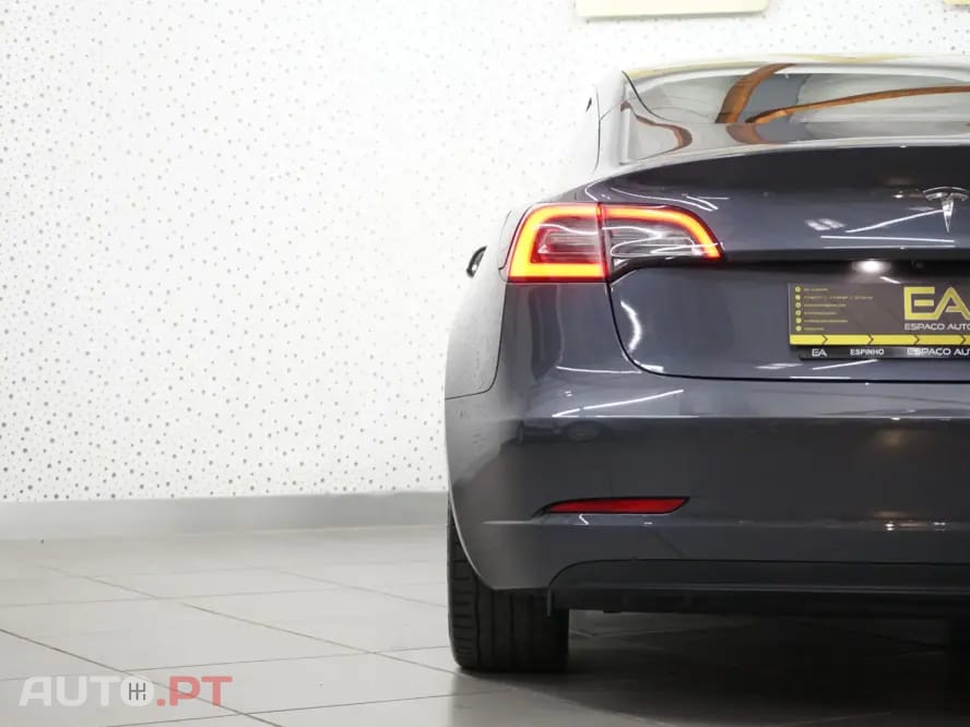 Tesla Model 3 Standard Range Plus RWD
